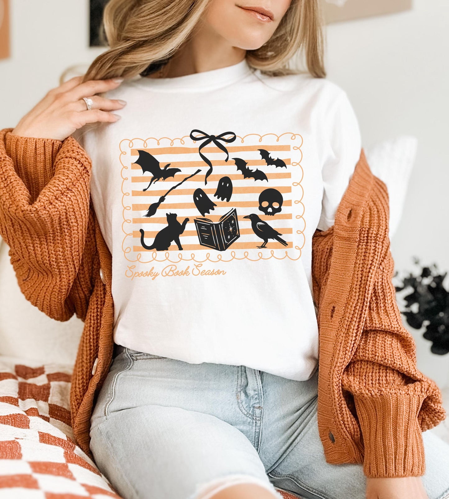 Spooky Book Season Shirt for Readers, Fall Booklover Tee Bookish Halloween Shirt Ghost Reading Book Shirt Coquette Halloween Book Club Shirt