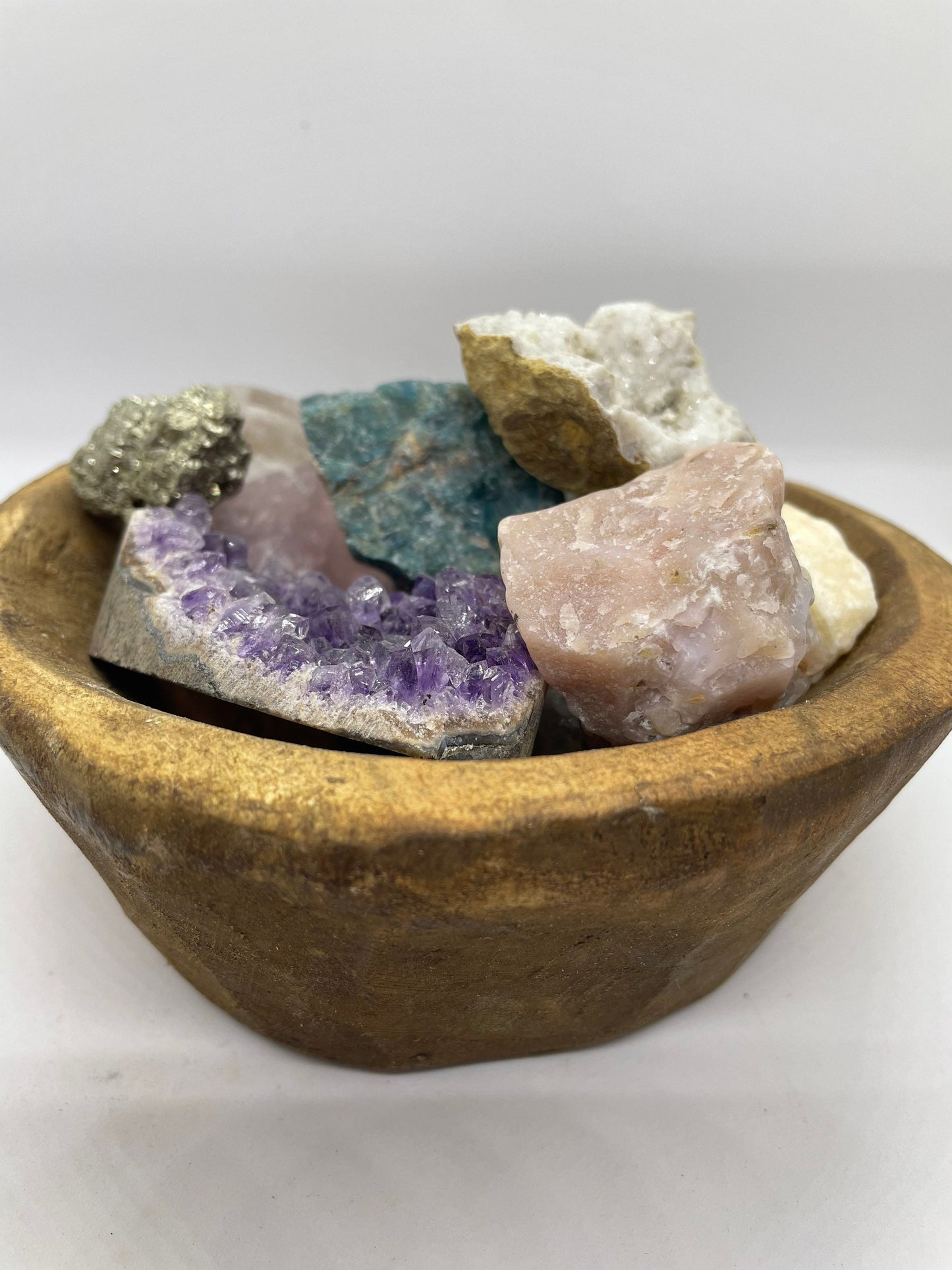Gemstone Gift Set, Raw Crystals Gift Box, Boho Wedding Decor, Calming Office Decor, Desk Accessories for Women, Rocks and Geodes, Home Gifts