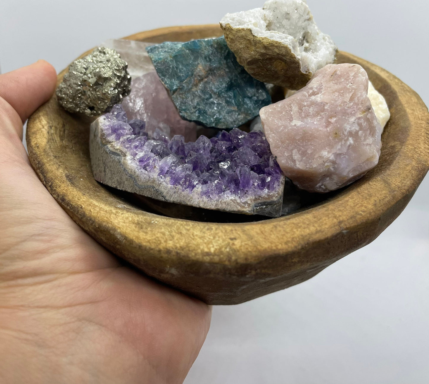 Gemstone Gift Set, Raw Crystals Gift Box, Boho Wedding Decor, Calming Office Decor, Desk Accessories for Women, Rocks and Geodes, Home Gifts