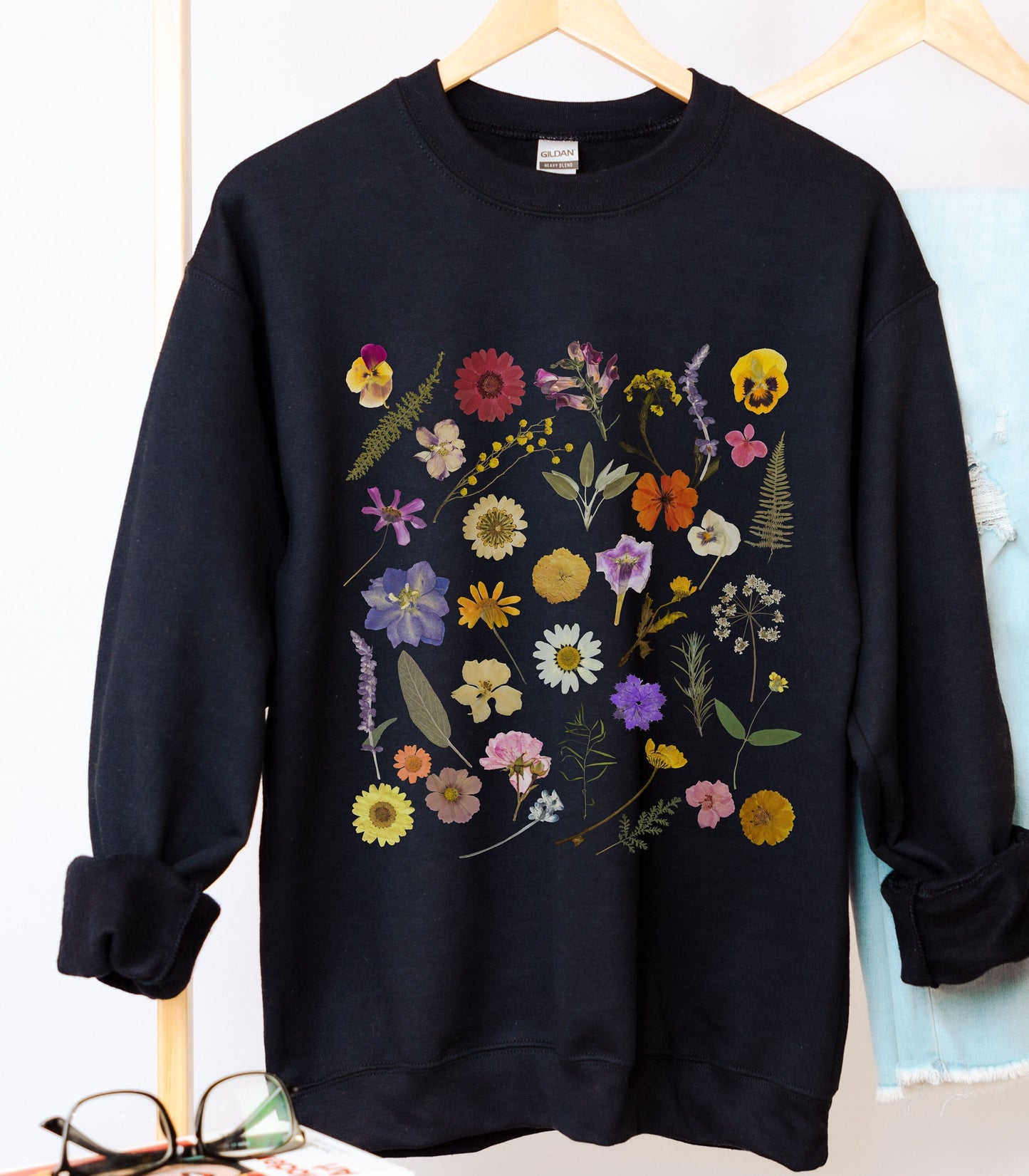 Pressed Flowers Shirt Wild Flowers Sweatshirt Cottagecore Fairycore Boho Wildflower Sweatshirt Nature Earthcore Forest Aesthetic Sweatshirt