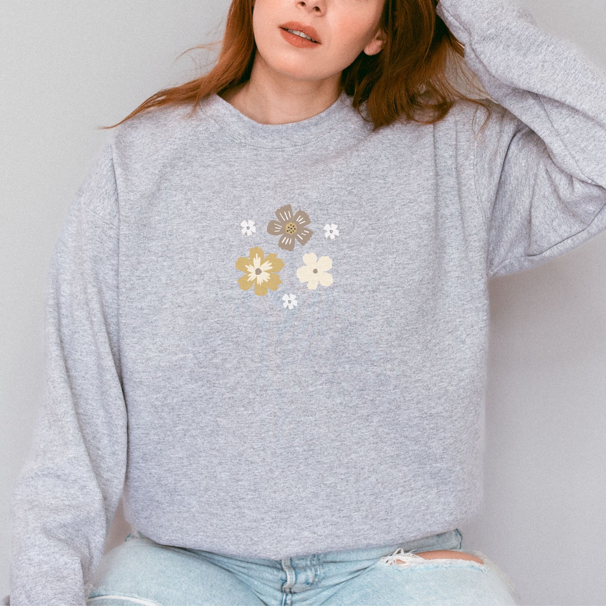 Minimalist Flower Sweatshirt, Vanilla Girl Sweatshirt Beige Clothes Clean Girl Aesthetic Teenage Girl Gifts Preppy Aesthetic Clothes