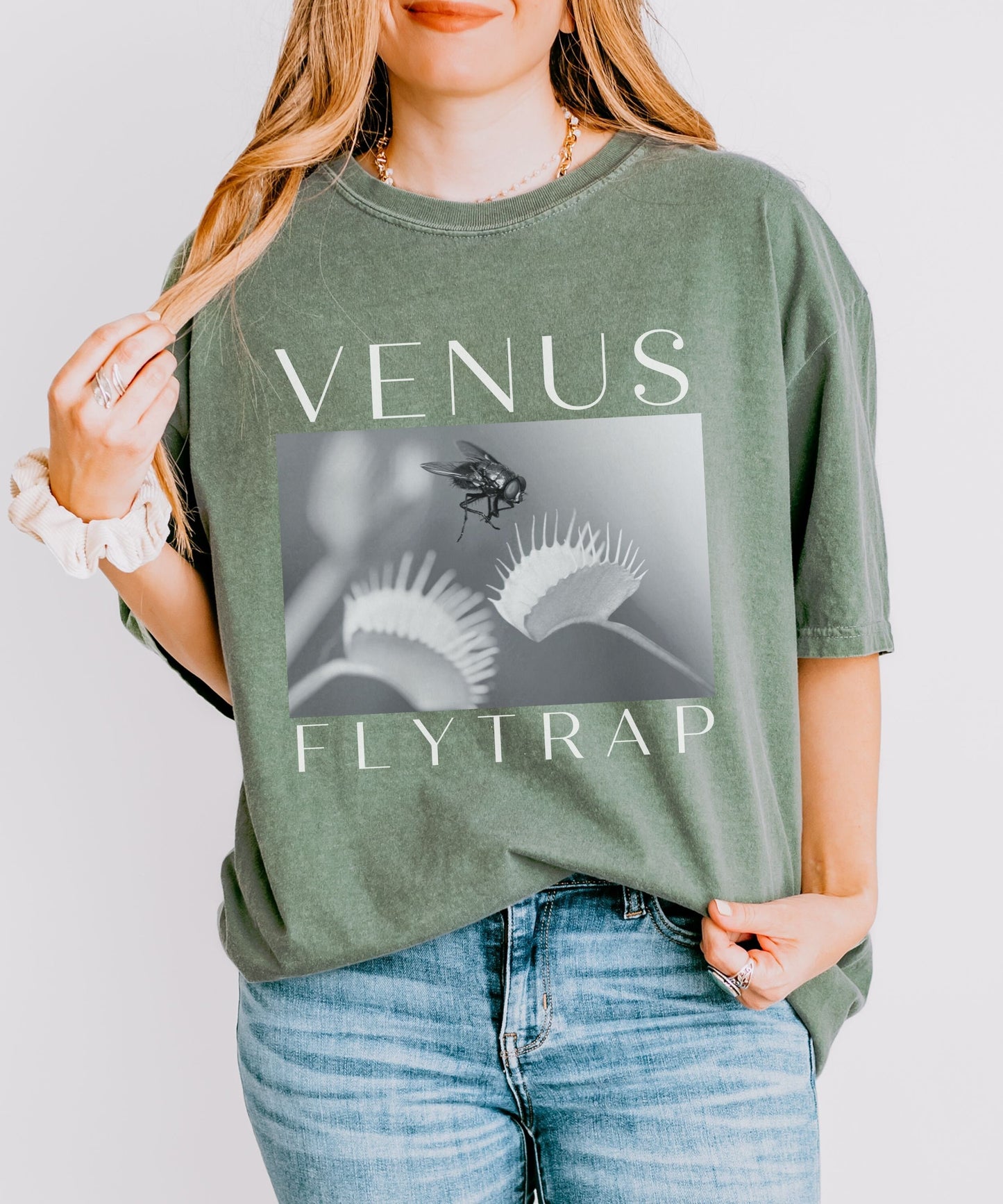Venus Flytrap Shirt, Carnivorous Plant Lover Band Style Tee Venus Fly Trap TShirt Gift for Gardener Plant Lover Teen Shirt Granola Girl