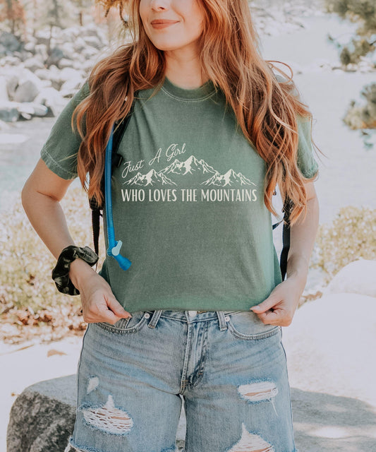 Just a girl Who Loves The Mountains, Granola Girl Nature Shirt, Colorado Shirt Naturecore Coquette Mountain Graphic Tee, Rock Climbing Shirt