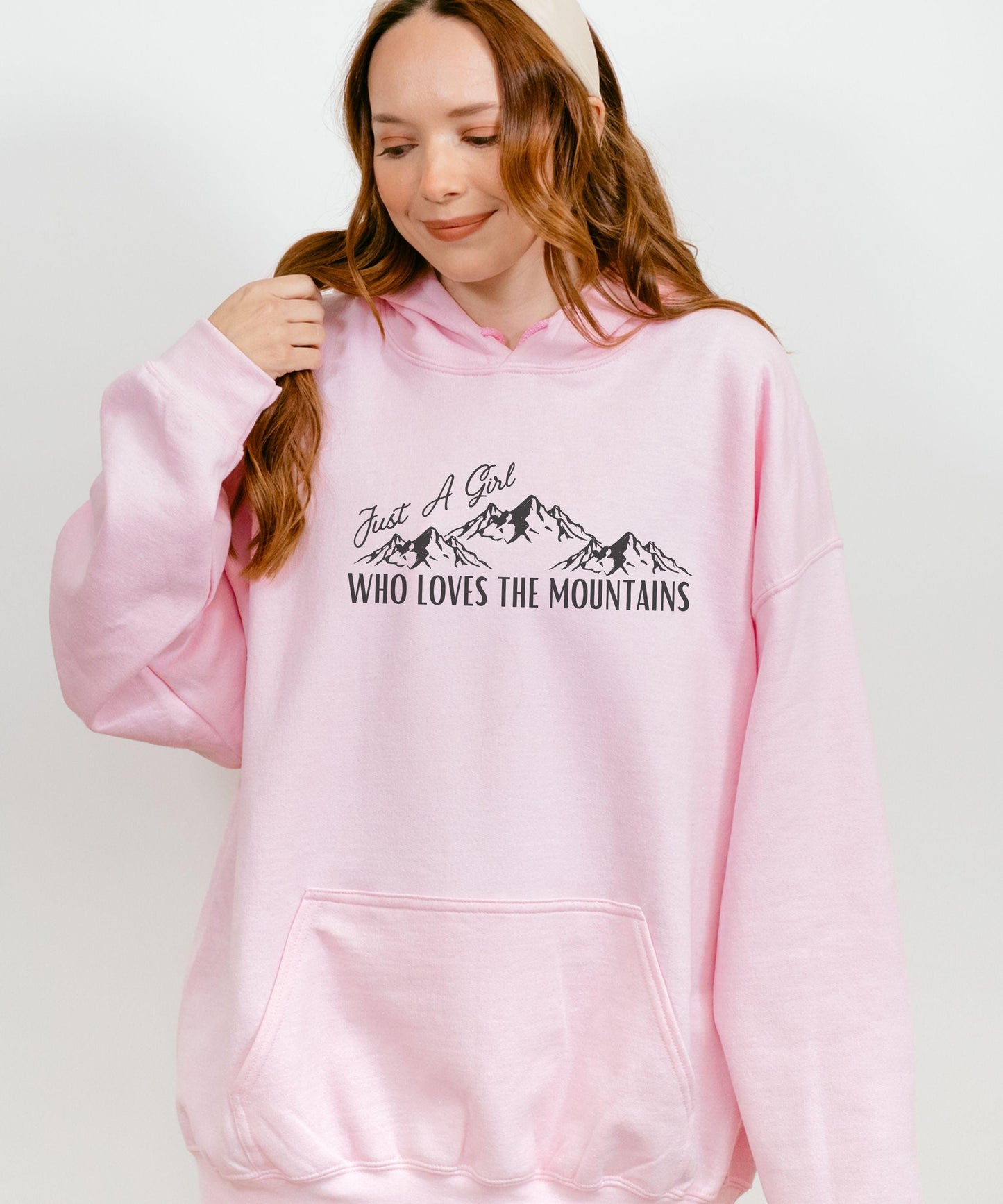 Just a Girl Who Loves The Mountains Hoodie, Colorado Sweatshirt, Granola Girl Ski Sweatshirt Mountain Sweatshirt Hiking Hoodie Nature Lover