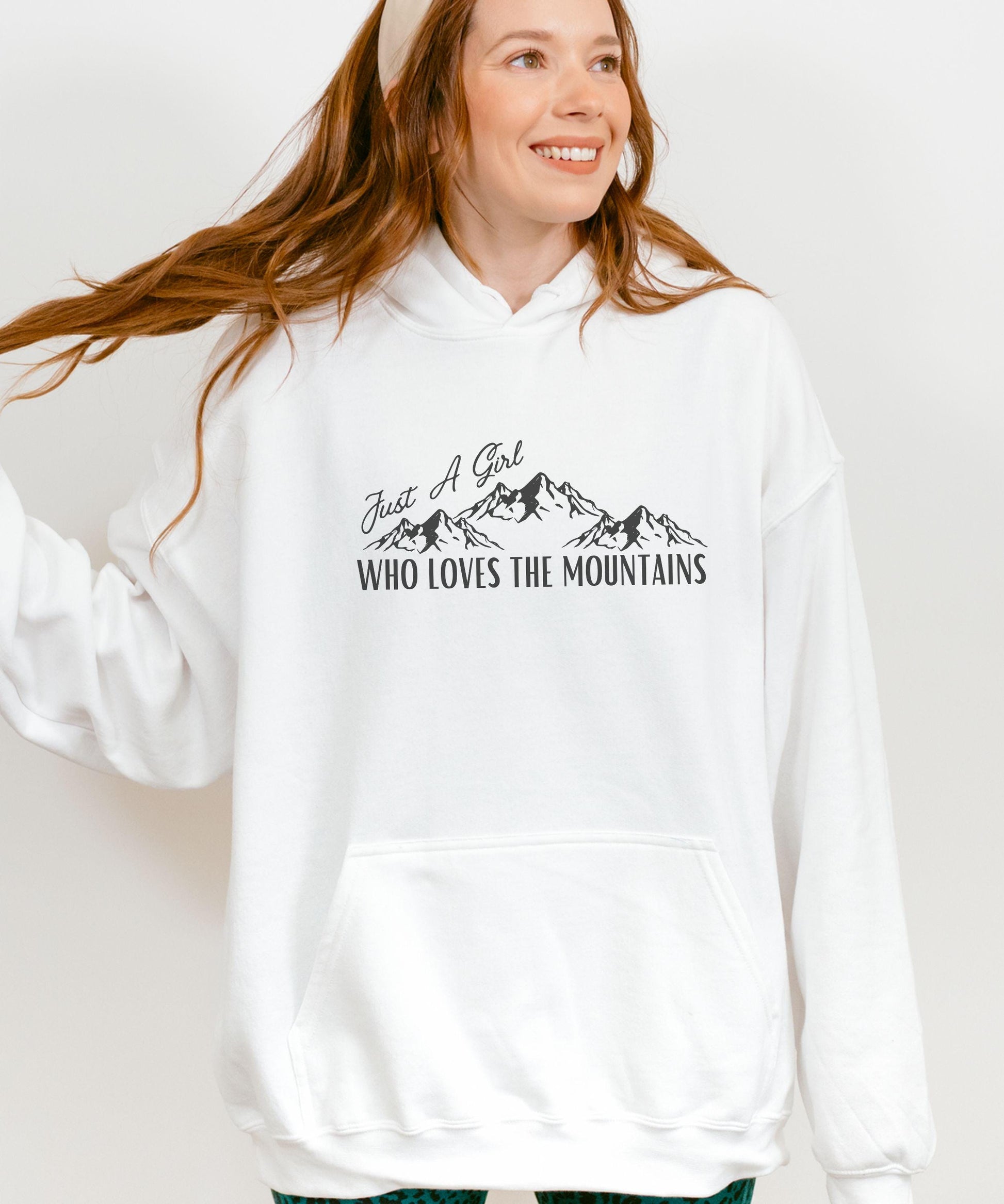 Just a Girl Who Loves The Mountains Hoodie, Colorado Sweatshirt, Granola Girl Ski Sweatshirt Mountain Sweatshirt Hiking Hoodie Nature Lover