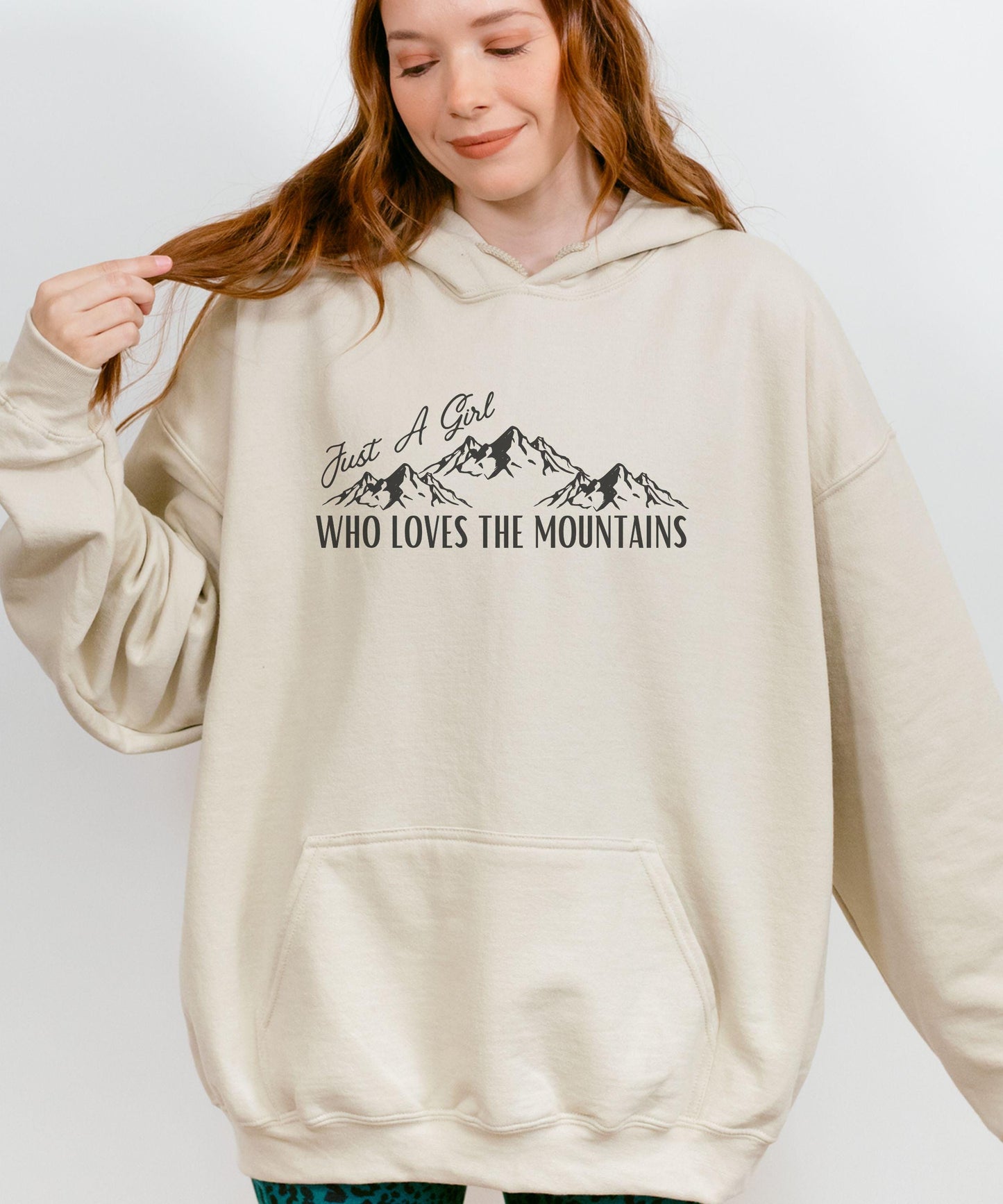 Just a Girl Who Loves The Mountains Hoodie, Colorado Sweatshirt, Granola Girl Ski Sweatshirt Mountain Sweatshirt Hiking Hoodie Nature Lover