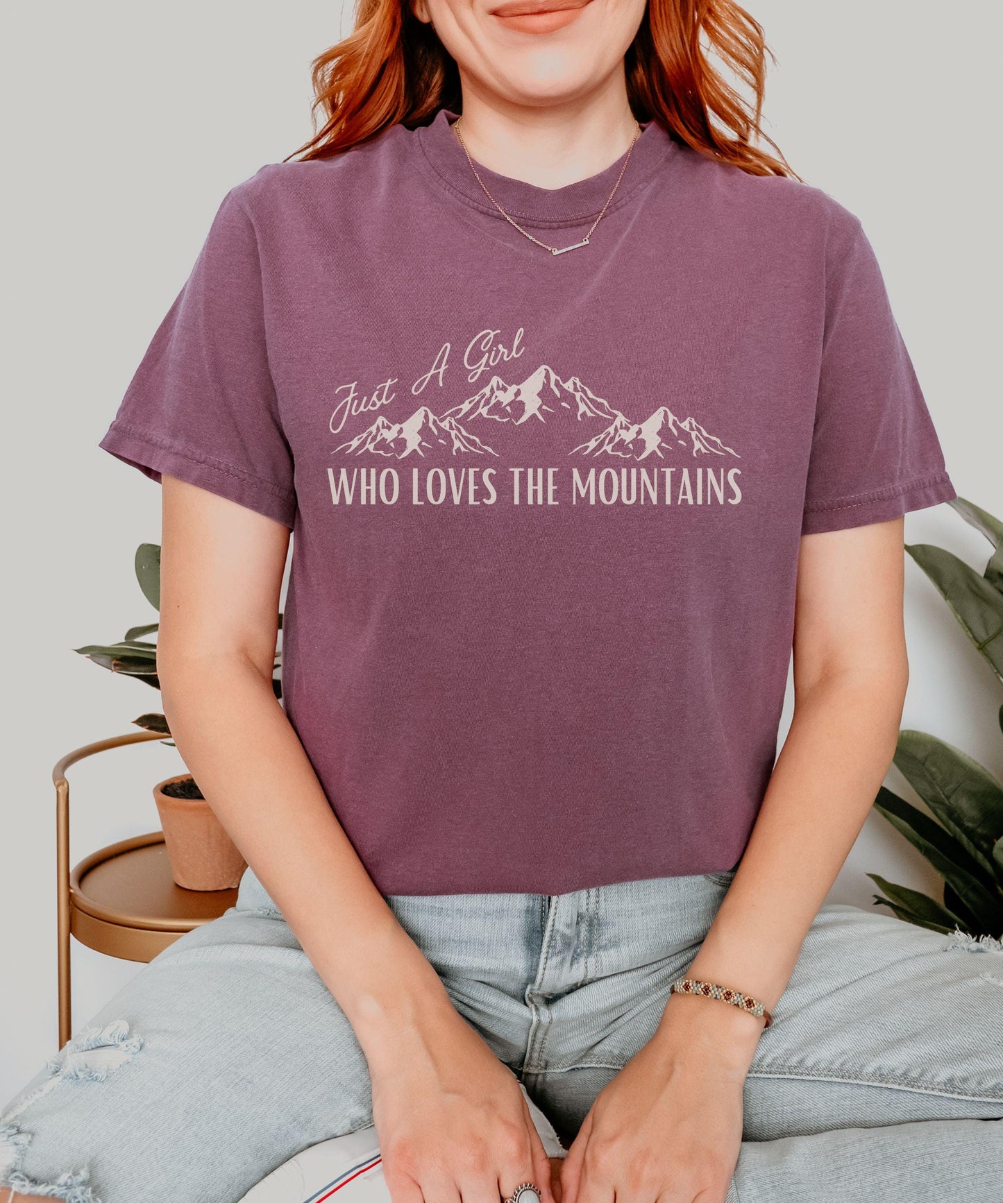 Just a girl Who Loves The Mountains, Granola Girl Nature Shirt, Colorado Shirt Naturecore Coquette Mountain Graphic Tee, Rock Climbing Shirt