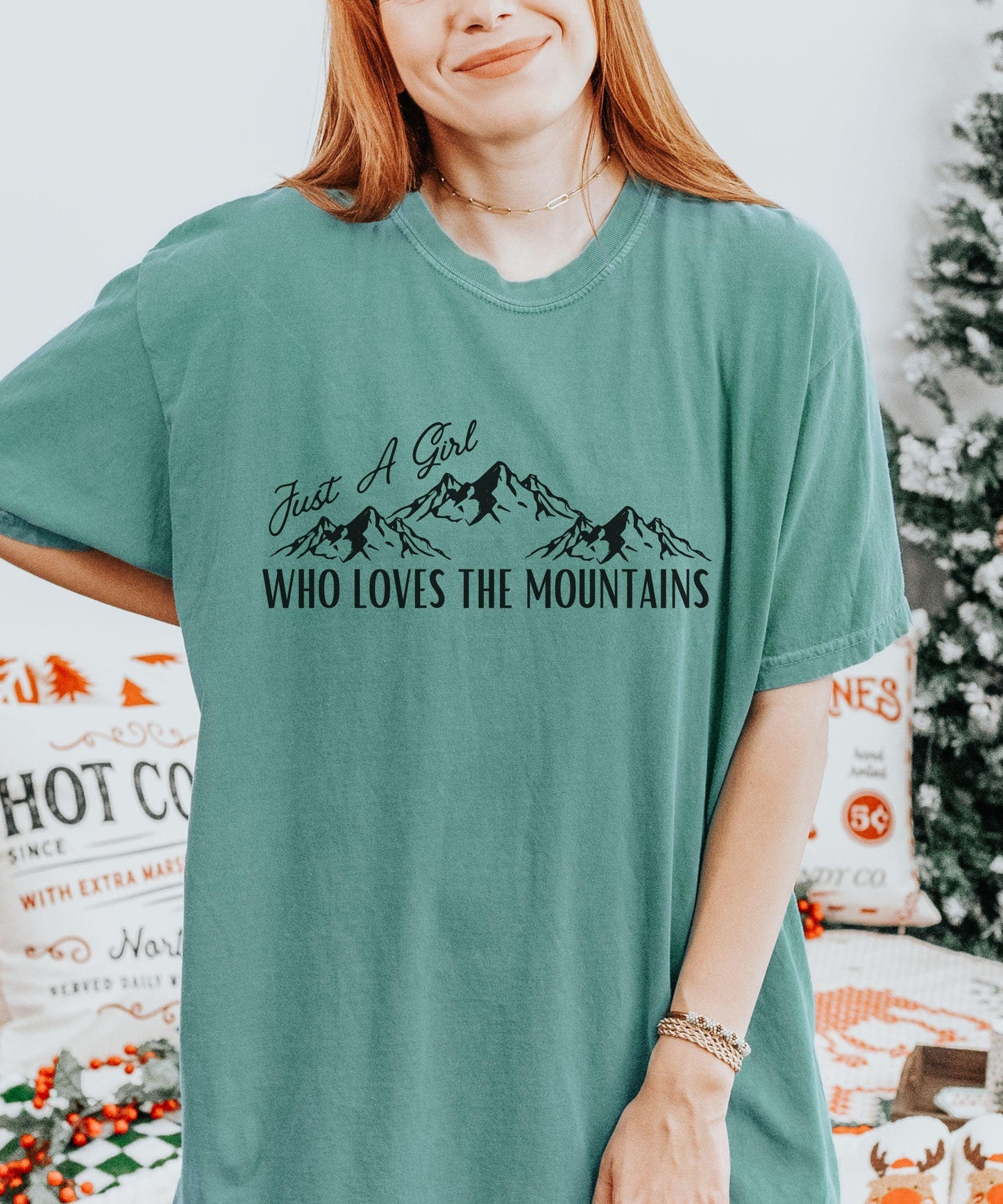 Just a girl Who Loves The Mountains, Granola Girl Nature Shirt, Colorado Shirt Naturecore Coquette Mountain Graphic Tee, Rock Climbing Shirt