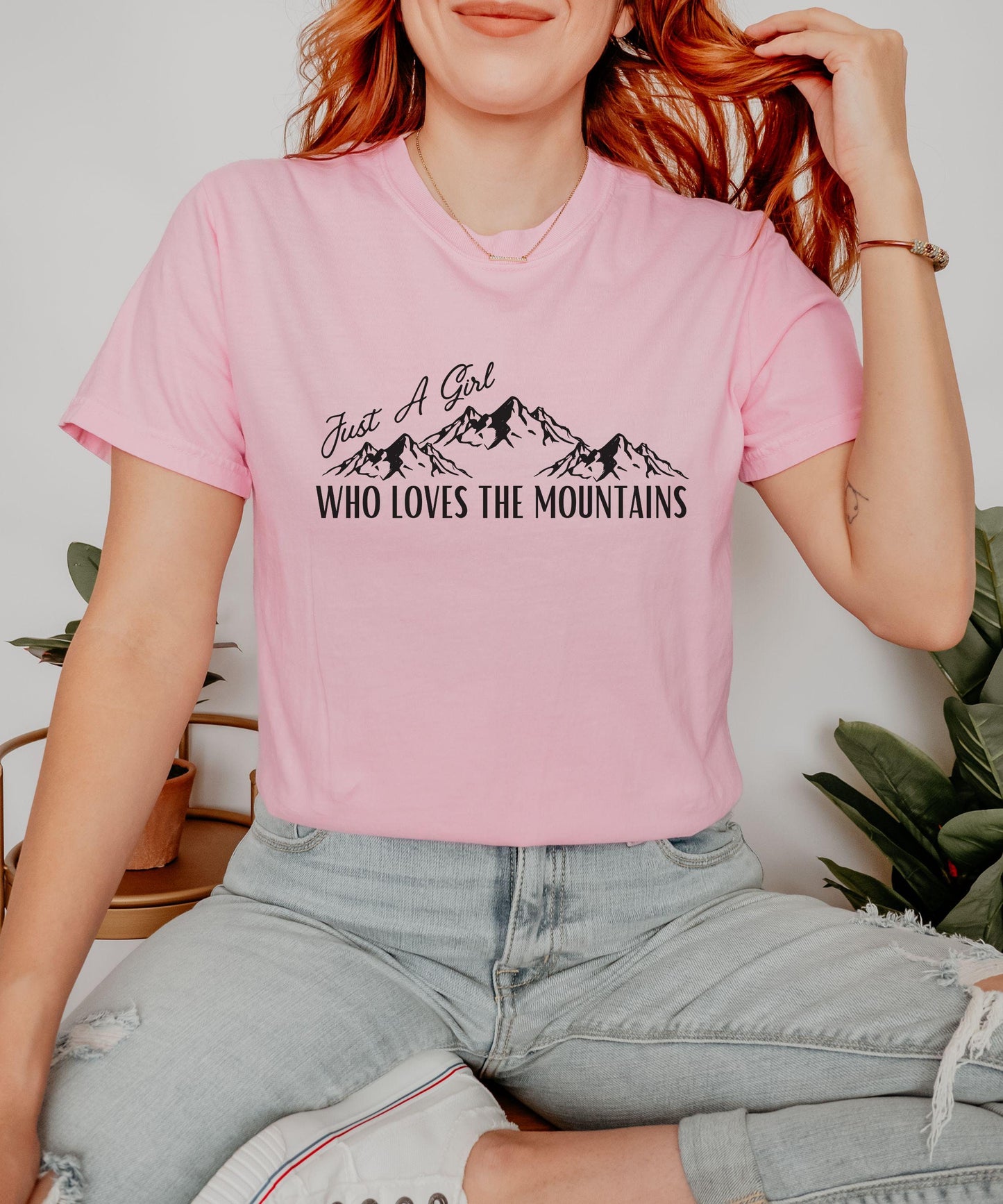 Just a girl Who Loves The Mountains, Granola Girl Nature Shirt, Colorado Shirt Naturecore Coquette Mountain Graphic Tee, Rock Climbing Shirt