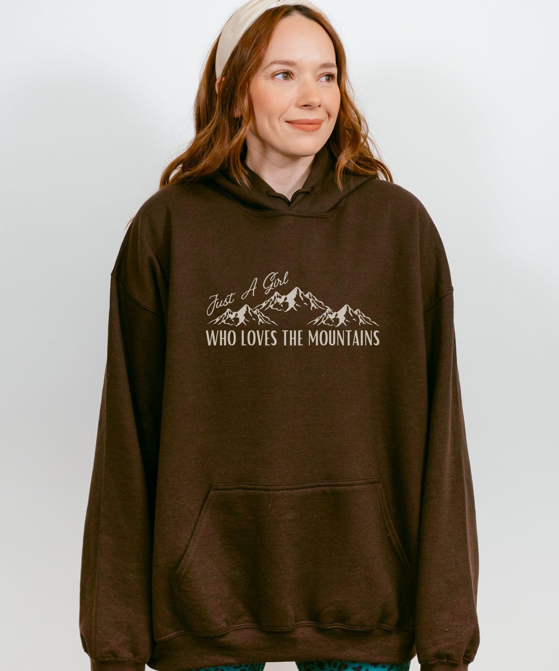 Just a Girl Who Loves The Mountains Hoodie, Colorado Sweatshirt, Granola Girl Ski Sweatshirt Mountain Sweatshirt Hiking Hoodie Nature Lover