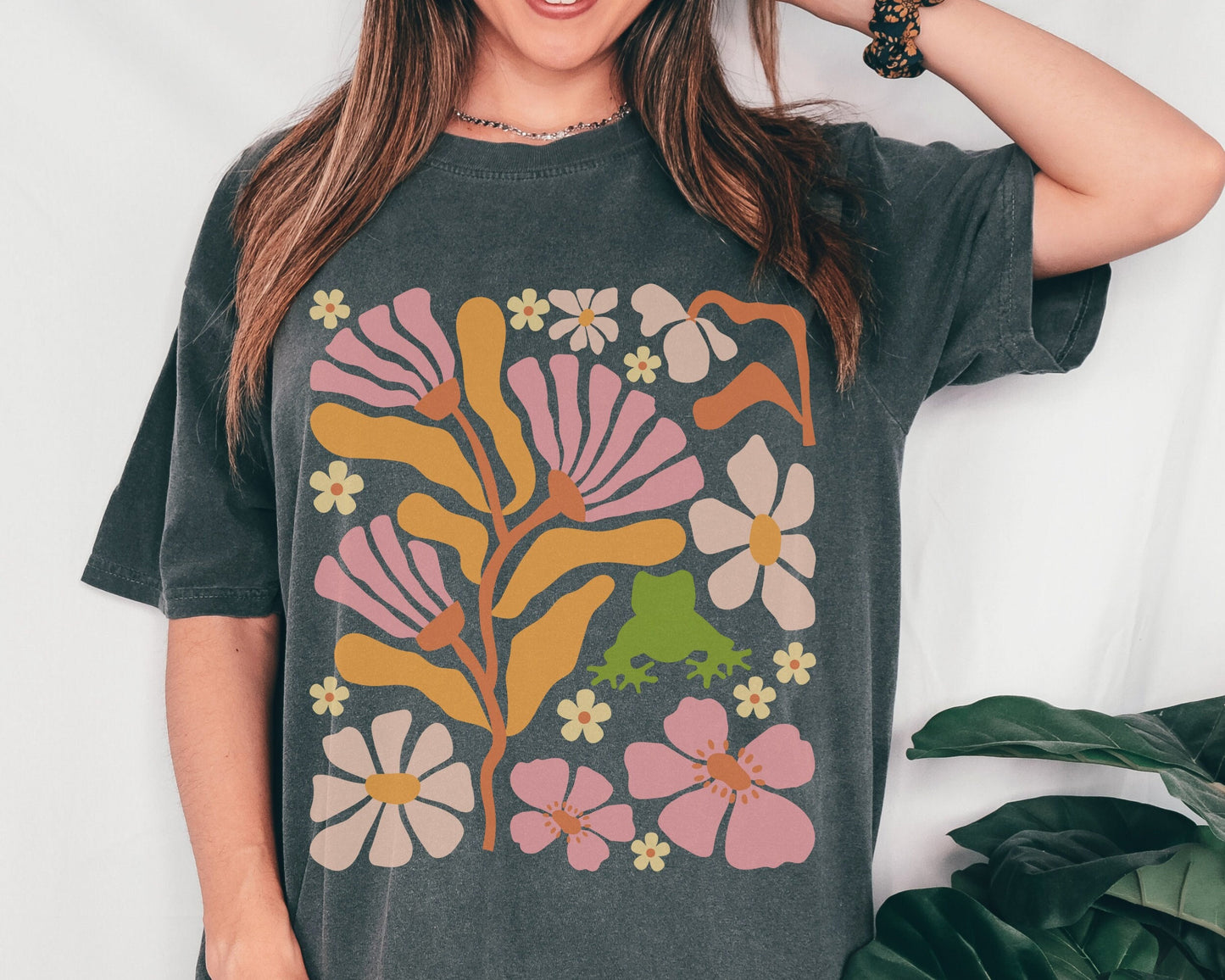 Frog Shirt Women, Frog TShirt, Comfort Colors® Shirt Art Nouveau Shirt Floral Shirt, Abstract Retro Flowers Shirt Boho Flowers Tee Cute Frog