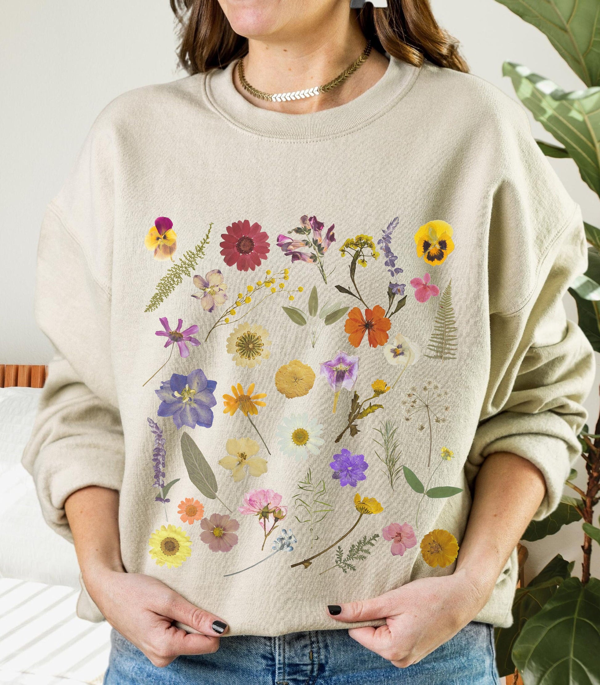 Pressed Flowers Shirt Wild Flowers Sweatshirt Cottagecore Fairycore Boho Wildflower Sweatshirt Nature Earthcore Forest Aesthetic Sweatshirt